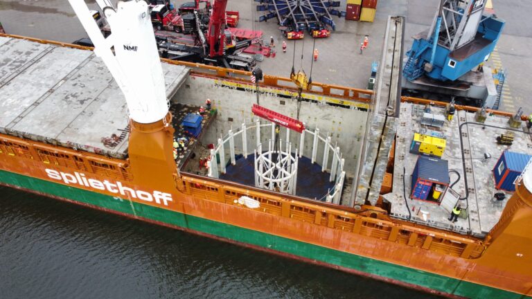 Loading 2000Te carrousel