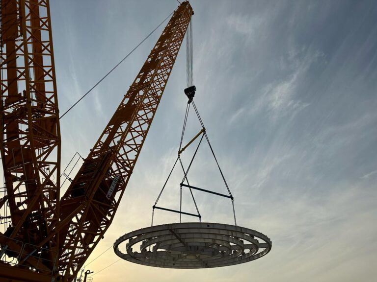 Lifting carrousel base